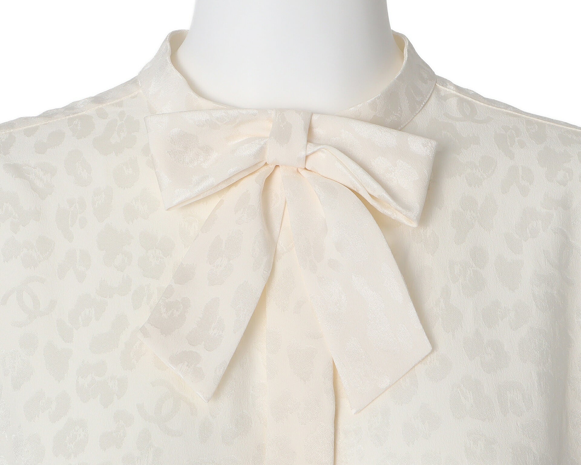 CHANEL Blouse, Long Sleeve, Leopard Ribbon, Silk, Ivory, Gold-Tone Hardware, Pre-Owned - Vintage La Charme