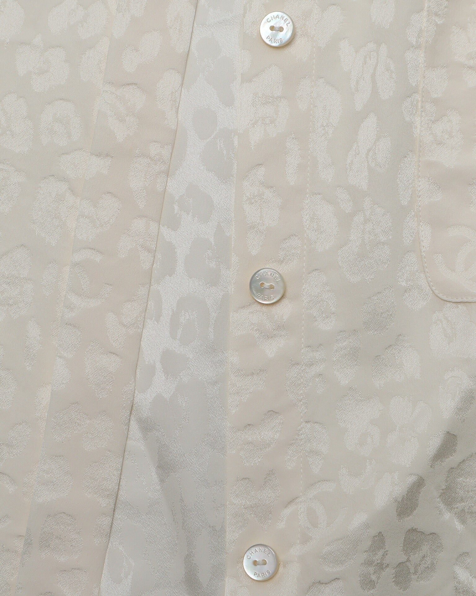 CHANEL Blouse, Long Sleeve, Leopard Ribbon, Silk, Ivory, Gold-Tone Hardware, Pre-Owned - Vintage La Charme