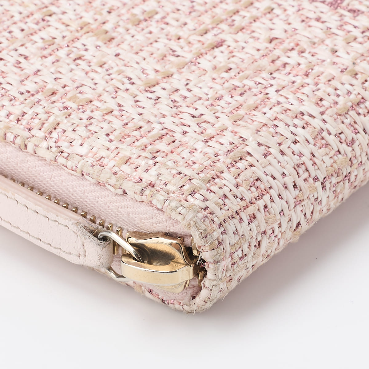 CHANEL Deauville Round Long Wallet Canvas Pink Gold-Tone Hardware Pre-Owned - Vintage La Charme