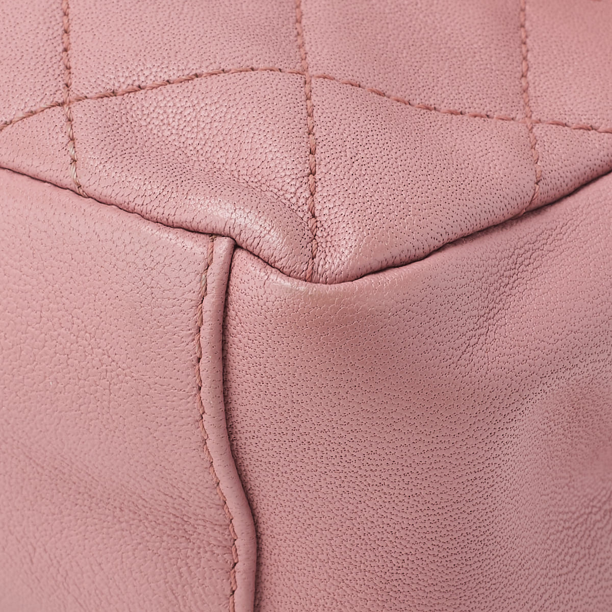 CHANEL Mini Shoulder Bag Matelasse Round Flap Chain Shoulder Lambskin Pink Gold-Tone Hardware Pre-Owned - Vintage La Charme