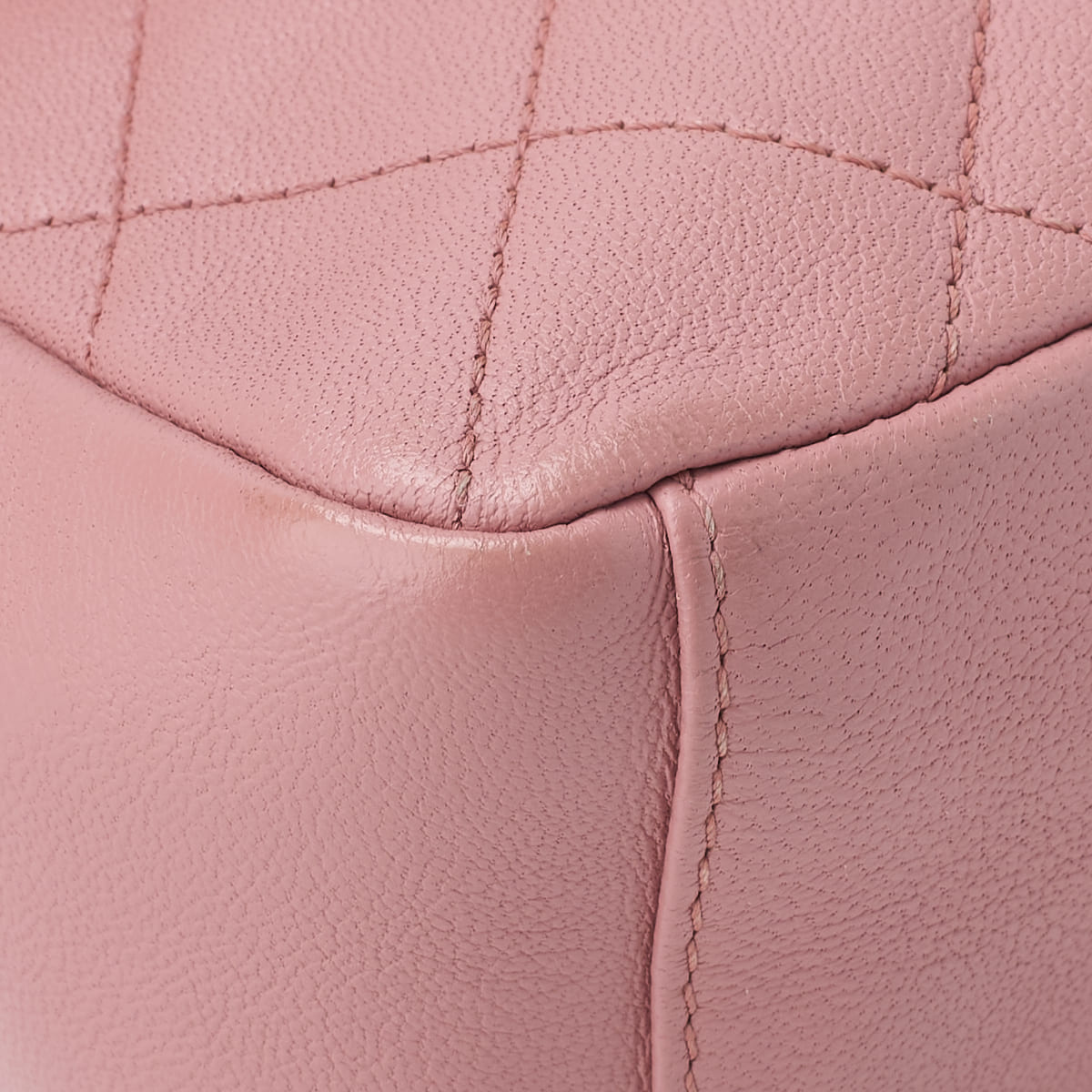 CHANEL Mini Shoulder Bag Matelasse Round Flap Chain Shoulder Lambskin Pink Gold-Tone Hardware Pre-Owned - Vintage La Charme