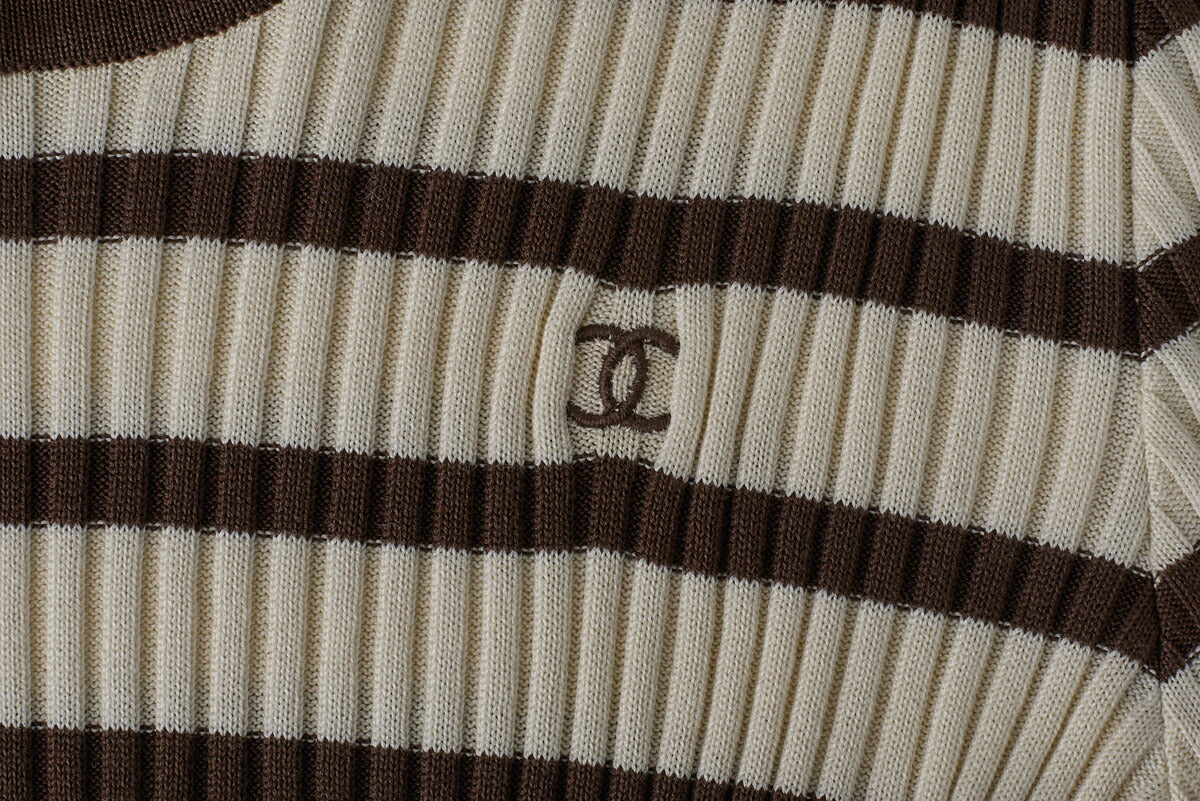 CHANEL T-Shirt, Coco Mark Border, Knit, Cotton, Ivory, Gold-Tone Hardware, Pre-Owned - Vintage La Charme