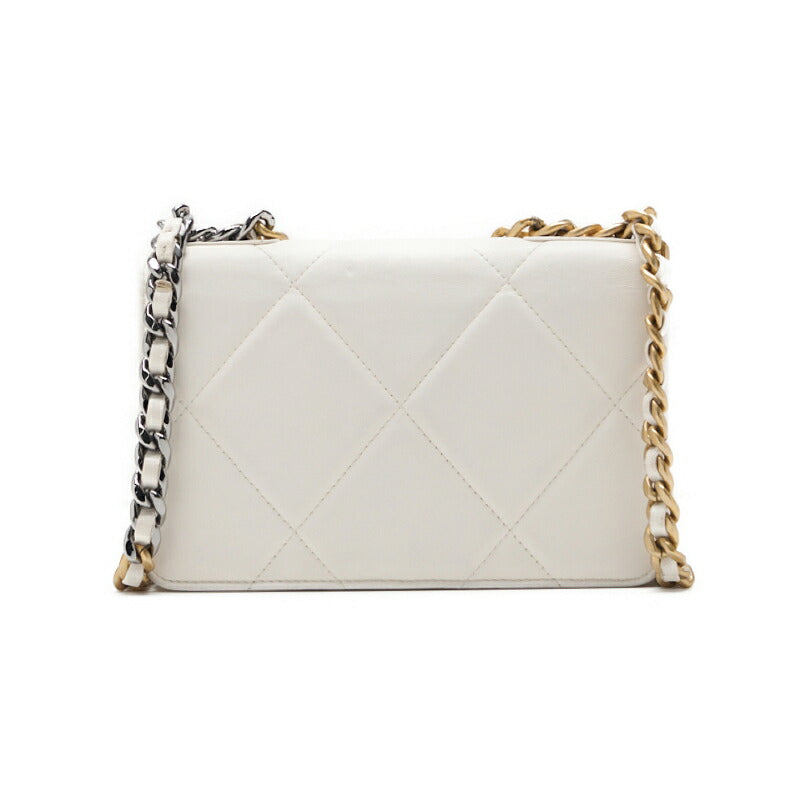CHANEL Chain Wallet Matelasse Lambskin White Gold-Tone Hardware Pre-Owned - Vintage La Charme
