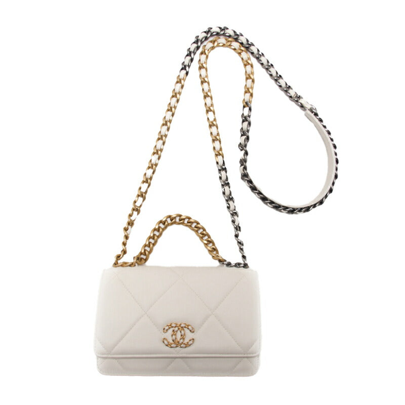 CHANEL Chain Wallet Matelasse Lambskin White Gold-Tone Hardware Pre-Owned - Vintage La Charme