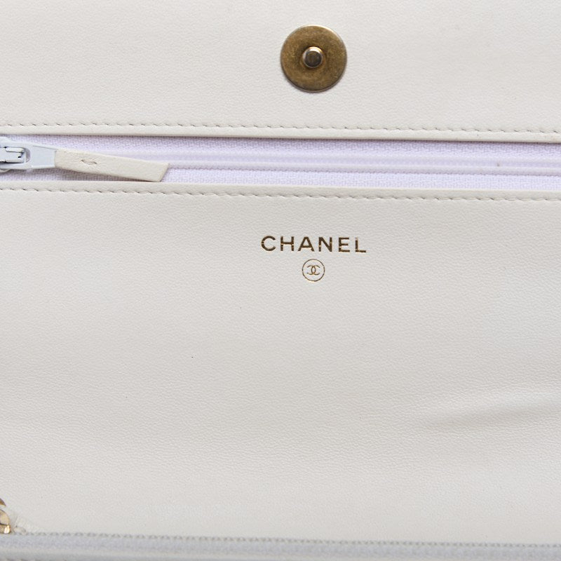 CHANEL Chain Wallet Matelasse Lambskin White Gold-Tone Hardware Pre-Owned - Vintage La Charme