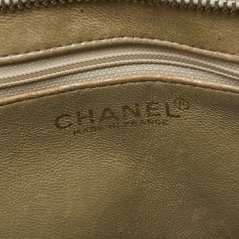 CHANEL Shoulder Bag Tote Bag Matelasse Lambskin White Gold-Tone Hardware Pre-Owned - Vintage La Charme