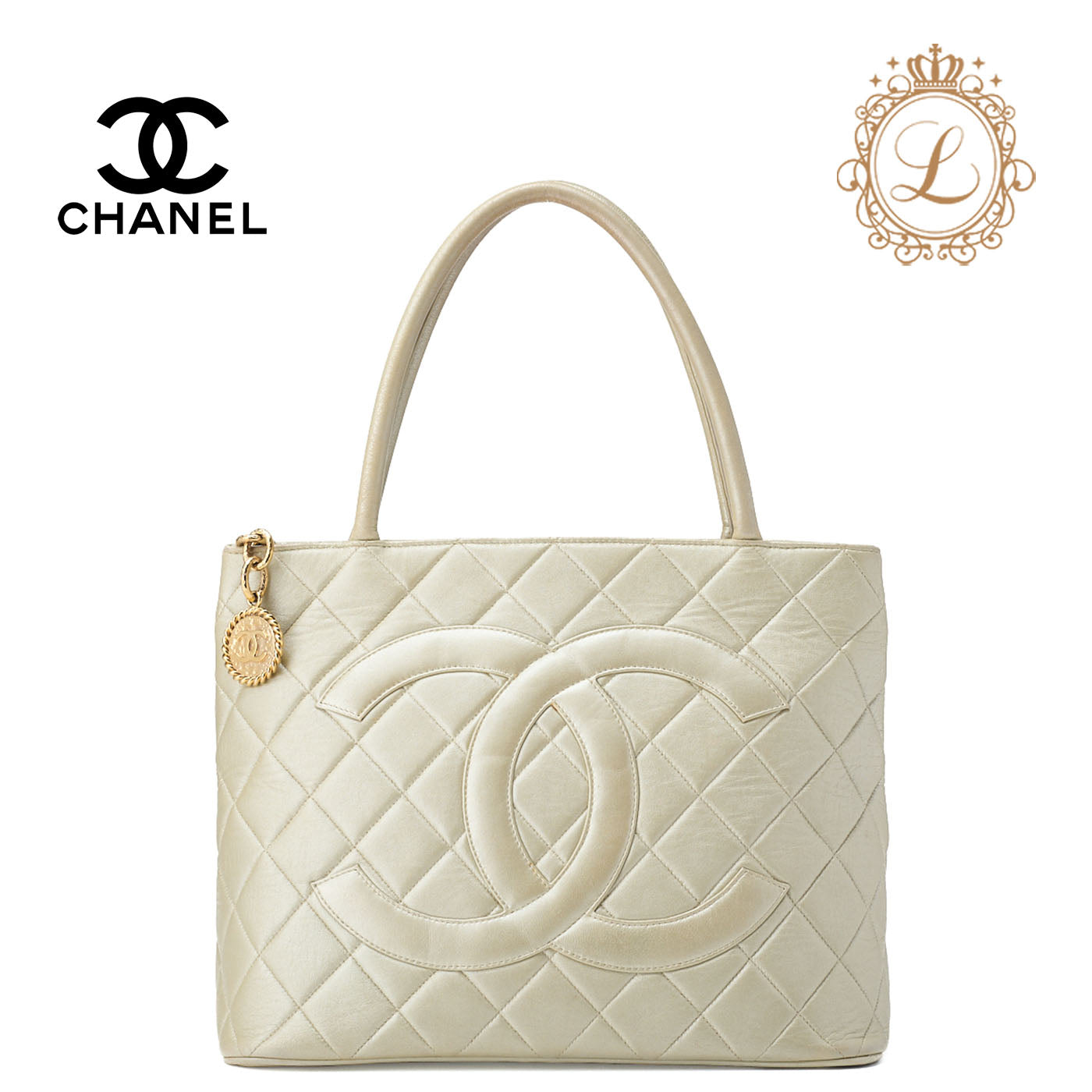 CHANEL Shoulder Bag Tote Bag Matelasse Lambskin White Gold-Tone Hardware Pre-Owned - Vintage La Charme