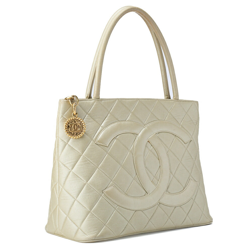 CHANEL Shoulder Bag Tote Bag Matelasse Lambskin White Gold-Tone Hardware Pre-Owned - Vintage La Charme