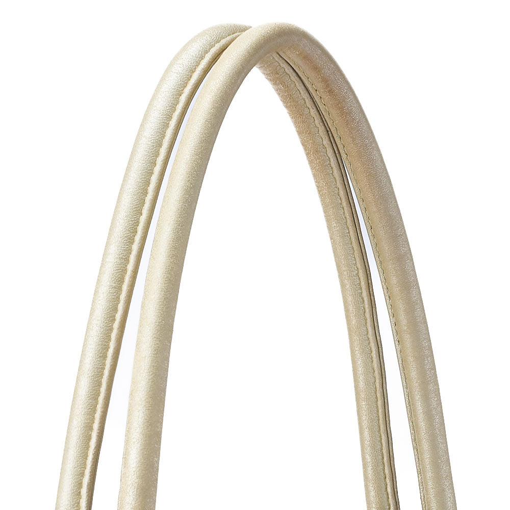 CHANEL Shoulder Bag Tote Bag Matelasse Lambskin White Gold-Tone Hardware Pre-Owned - Vintage La Charme