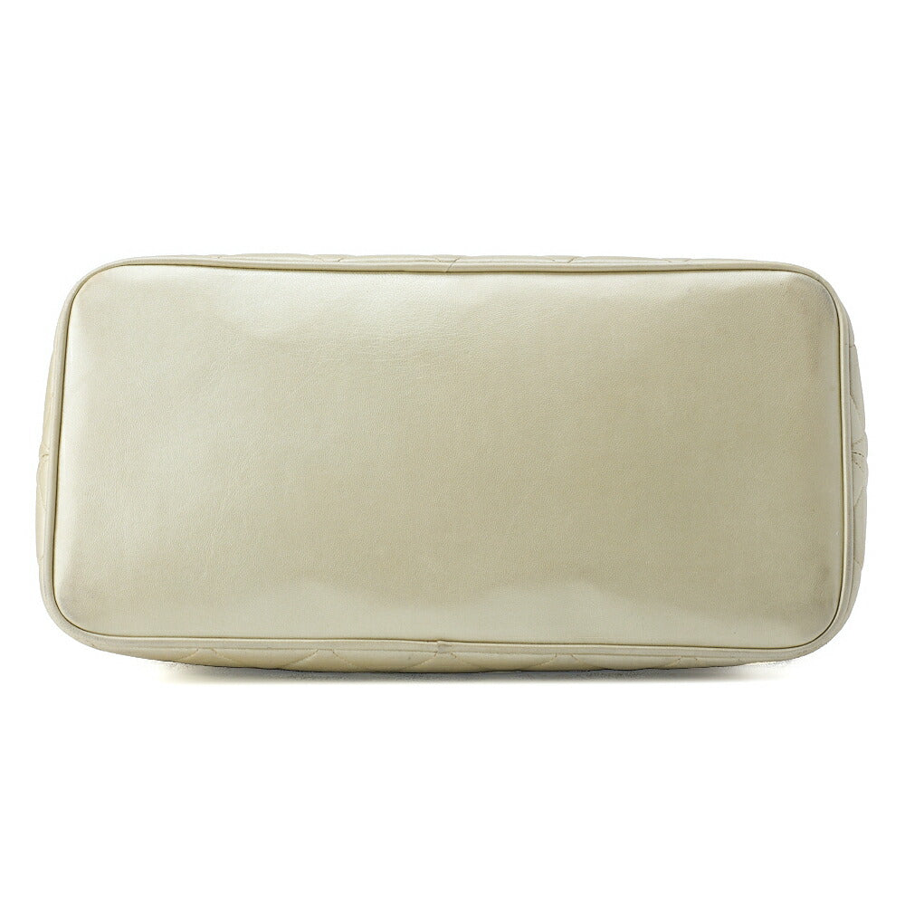 CHANEL Shoulder Bag Tote Bag Matelasse Lambskin White Gold-Tone Hardware Pre-Owned - Vintage La Charme