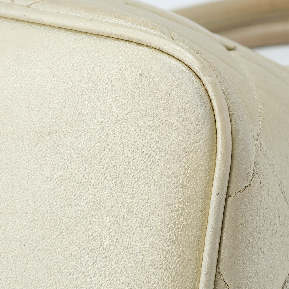 CHANEL Shoulder Bag Tote Bag Matelasse Lambskin White Gold-Tone Hardware Pre-Owned - Vintage La Charme