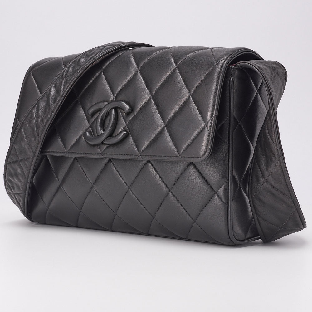 CHANEL Shoulder Bag, Matelasse, Chain Shoulder, Lambskin, Black, Gold-Tone Hardware, Pre-Owned - Vintage La Charme