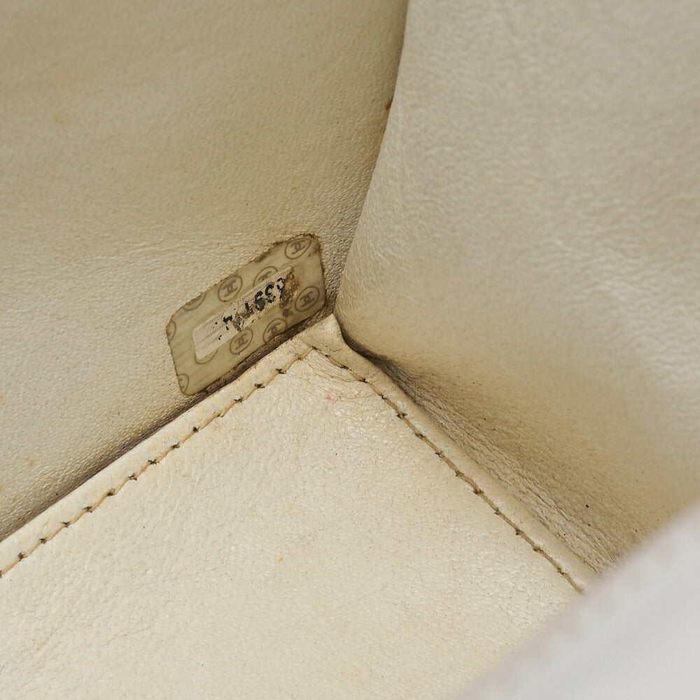 CHANEL Shoulder Bag, Chain Shoulder, Matelasse, Caviar Skin, White, Gold-Tone Hardware, Pre-Owned - Vintage La Charme