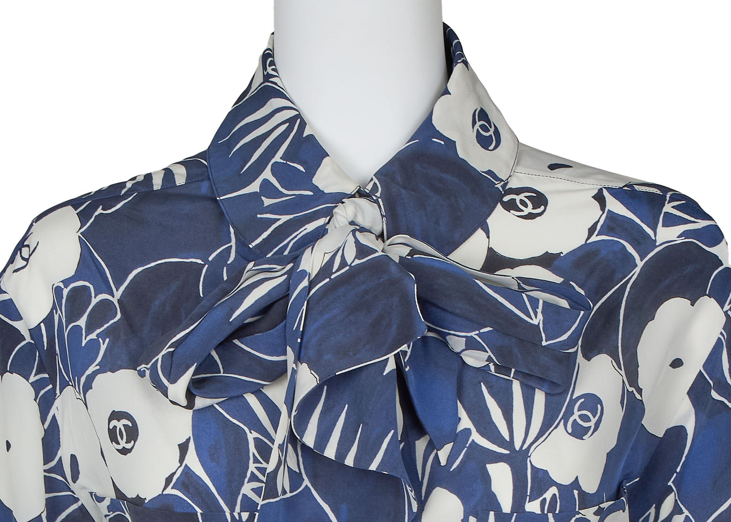 CHANEL Shirt Blouse Long Sleeve Cut-and-Sew 100% Silk Blue Gold-Tone Hardware Pre-Owned - Vintage La Charme