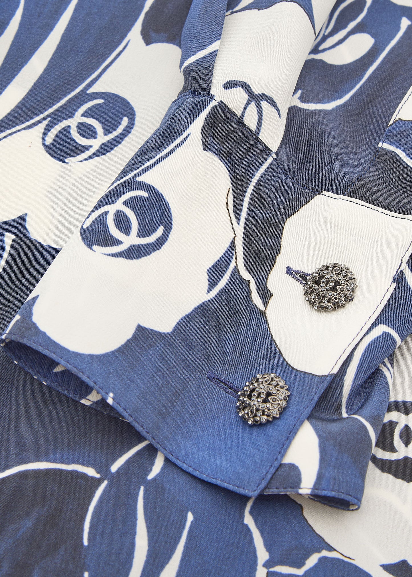 CHANEL Shirt Blouse Long Sleeve Cut-and-Sew 100% Silk Blue Gold-Tone Hardware Pre-Owned - Vintage La Charme