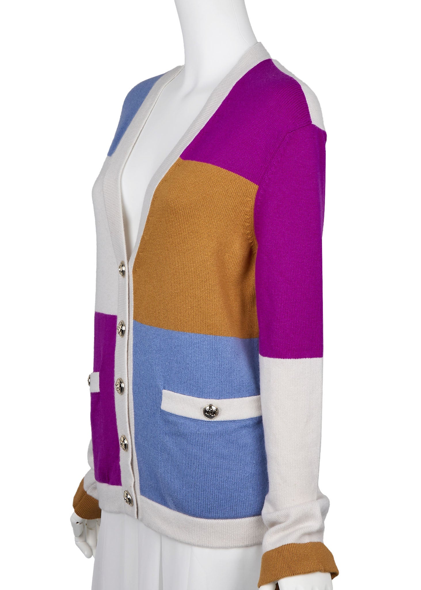 CHANEL Cardigan Long Sleeve Knit Cut-and-Sew Cashmere Ivory Gold-Tone Hardware Pre-Owned - Vintage La Charme