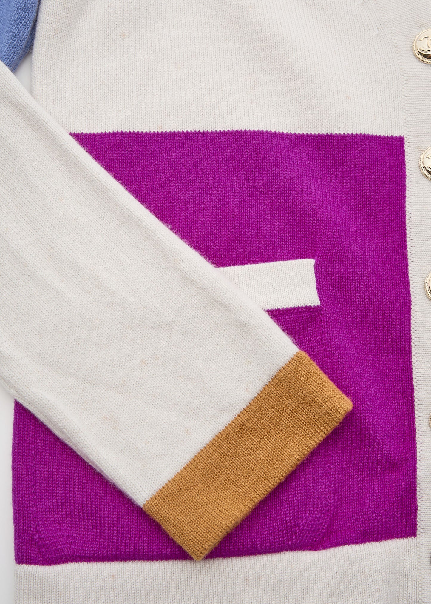 CHANEL Cardigan Long Sleeve Knit Cut-and-Sew Cashmere Ivory Gold-Tone Hardware Pre-Owned - Vintage La Charme