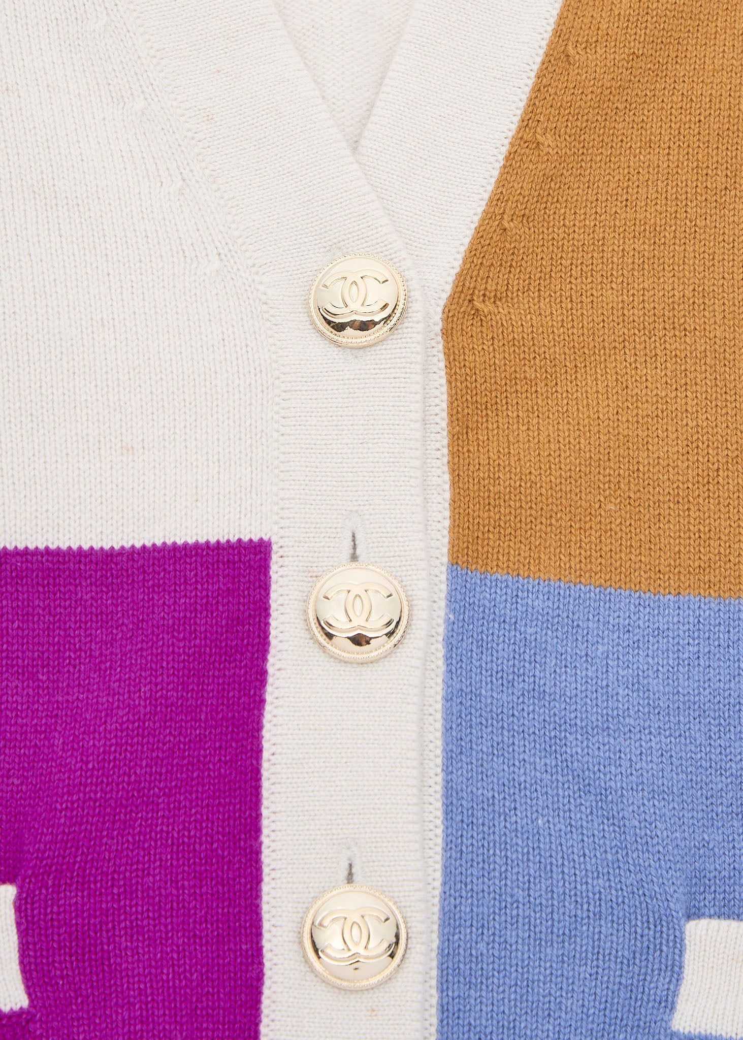 CHANEL Cardigan Long Sleeve Knit Cut-and-Sew Cashmere Ivory Gold-Tone Hardware Pre-Owned - Vintage La Charme