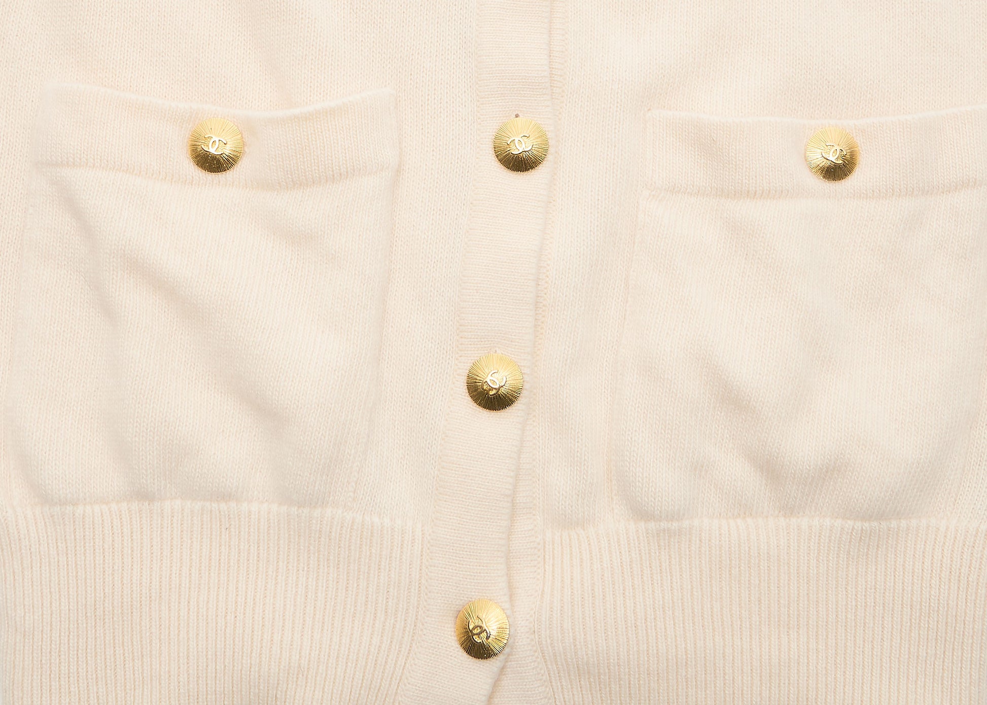 CHANEL Cardigan, Coco Mark, Long Sleeve, Cashmere, Beige, Gold-Tone Hardware, Pre-Owned - Vintage La Charme