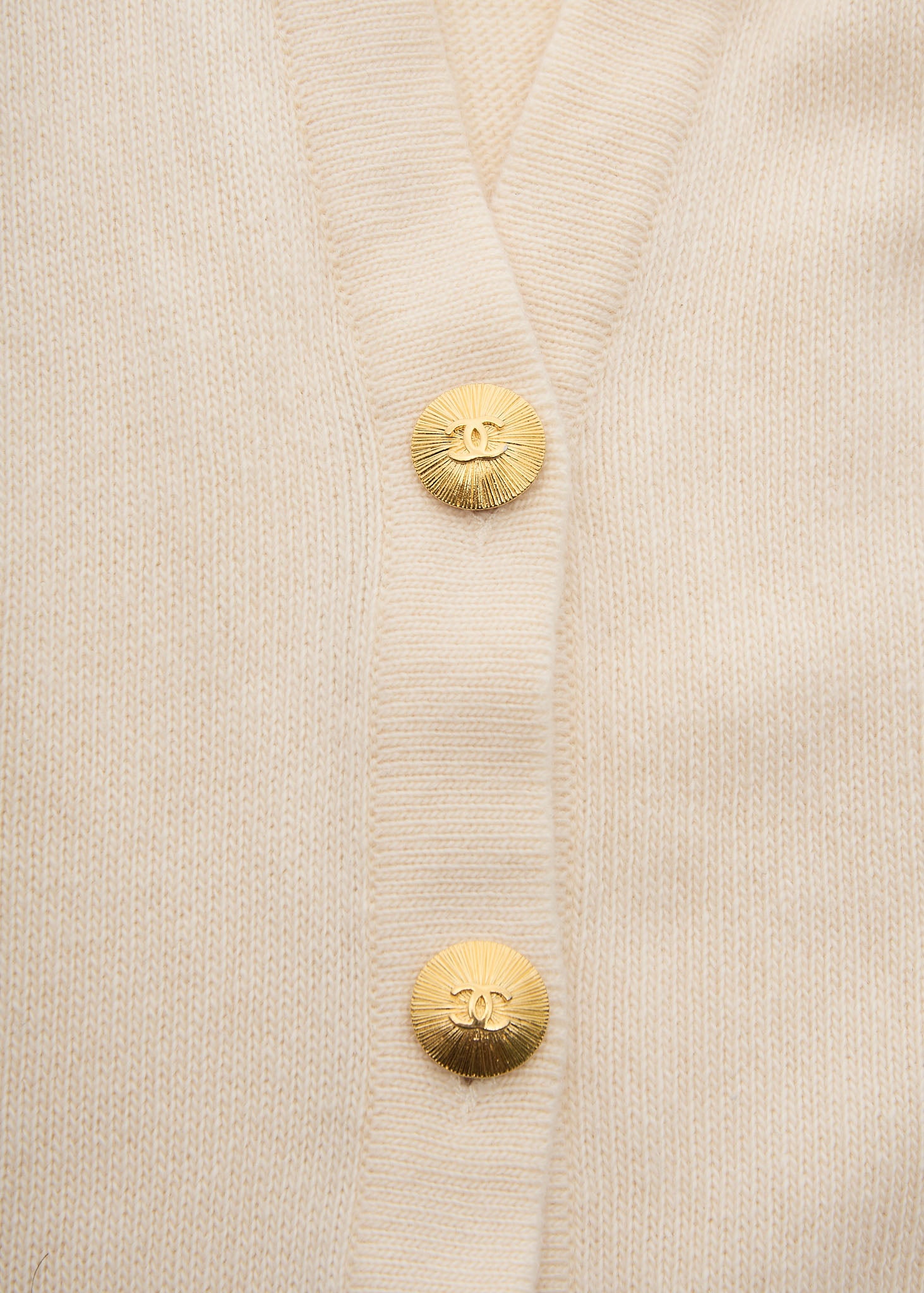 CHANEL Cardigan, Coco Mark, Long Sleeve, Cashmere, Beige, Gold-Tone Hardware, Pre-Owned - Vintage La Charme