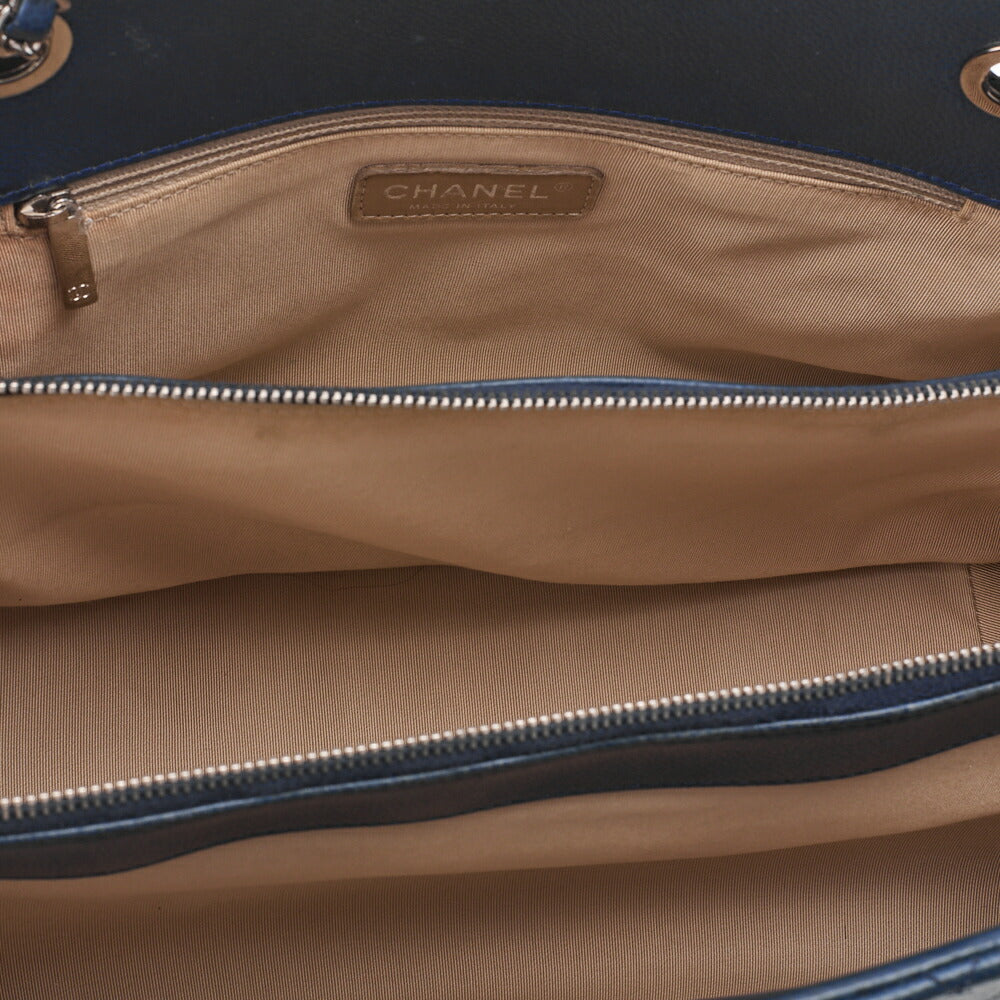 CHANEL Shoulder Bag, Matelasse, Caviar Skin, Navy, Silver-Tone Hardware, Pre-Owned - Vintage La Charme