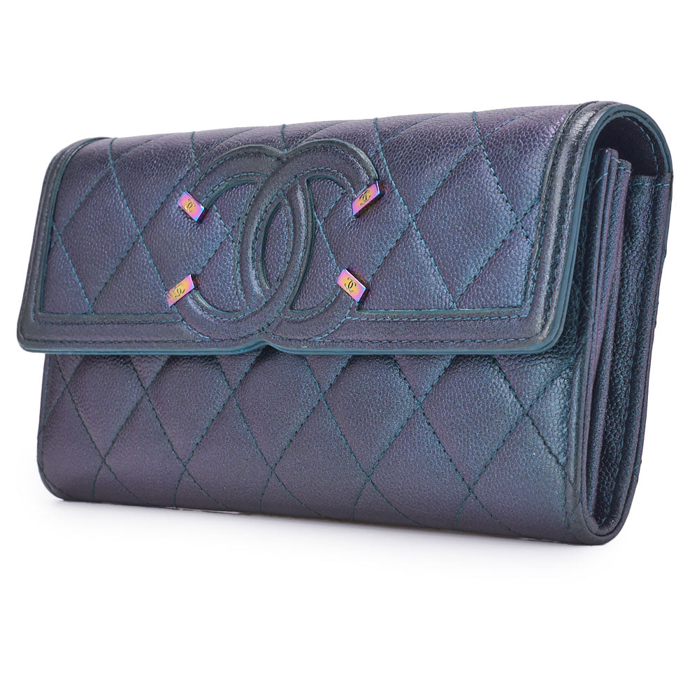 CHANEL Bi-Fold Long Wallet Matelasse CC Filigree Caviar Skin Metallic Green Silver-Tone Hardware Pre-Owned - Vintage La Charme