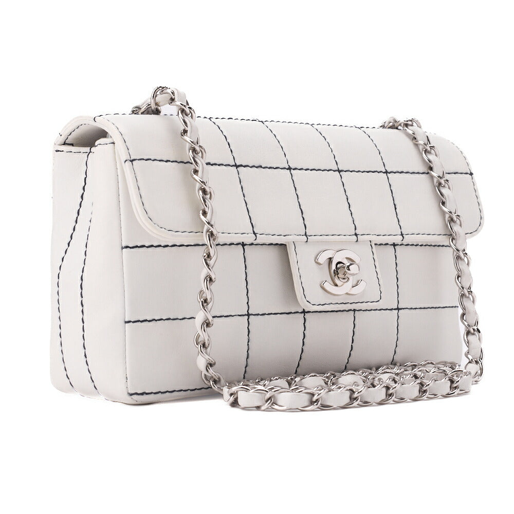CHANEL Shoulder Bag Choco Bar Turn Lock Lambskin White Silver-Tone Hardware Pre-Owned - Vintage La Charme