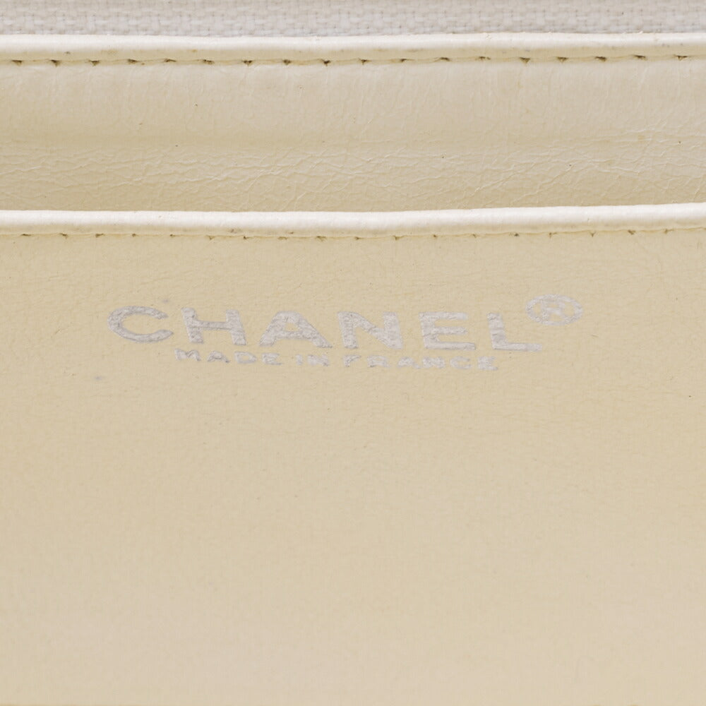 CHANEL Shoulder Bag Choco Bar Turn Lock Lambskin White Silver-Tone Hardware Pre-Owned - Vintage La Charme