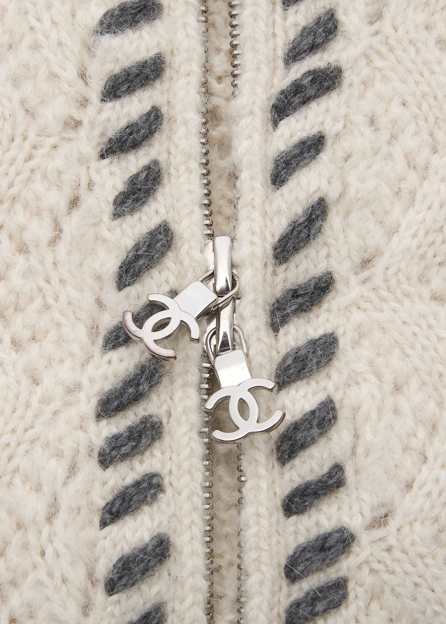 CHANEL Cardigan, Coco Mark, Long Sleeve, Cashmere Blend, Ivory, Pre-Owned - Vintage La Charme