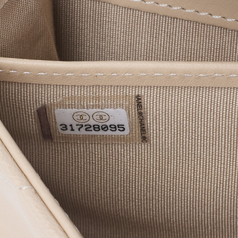 Chanel 19 Bi-fold Long Wallet Matelasse Lambskin Beige Gold-Tone Hardware Pre-Owned - Vintage La Charme