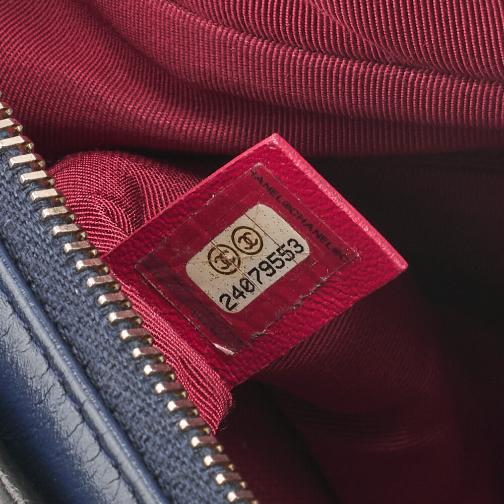 CHANEL Chain Shoulder Bag Matelasse Canvas Black Gold-Tone Hardware Pre-Owned - Vintage La Charme