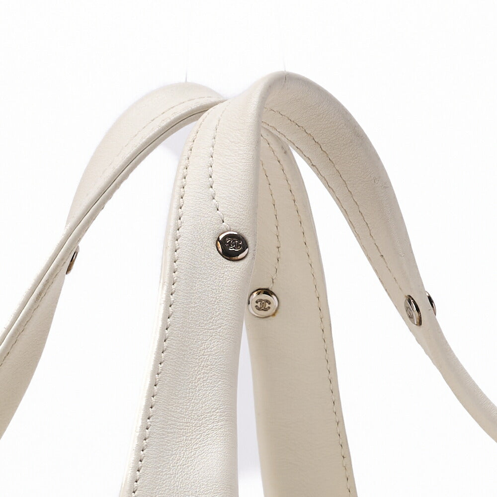 CHANEL Tote Bag Matelasse Calfskin White Silver-Tone Hardware Pre-Owned - Vintage La Charme