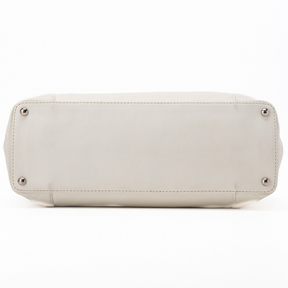 CHANEL Tote Bag Matelasse Calfskin White Silver-Tone Hardware Pre-Owned - Vintage La Charme