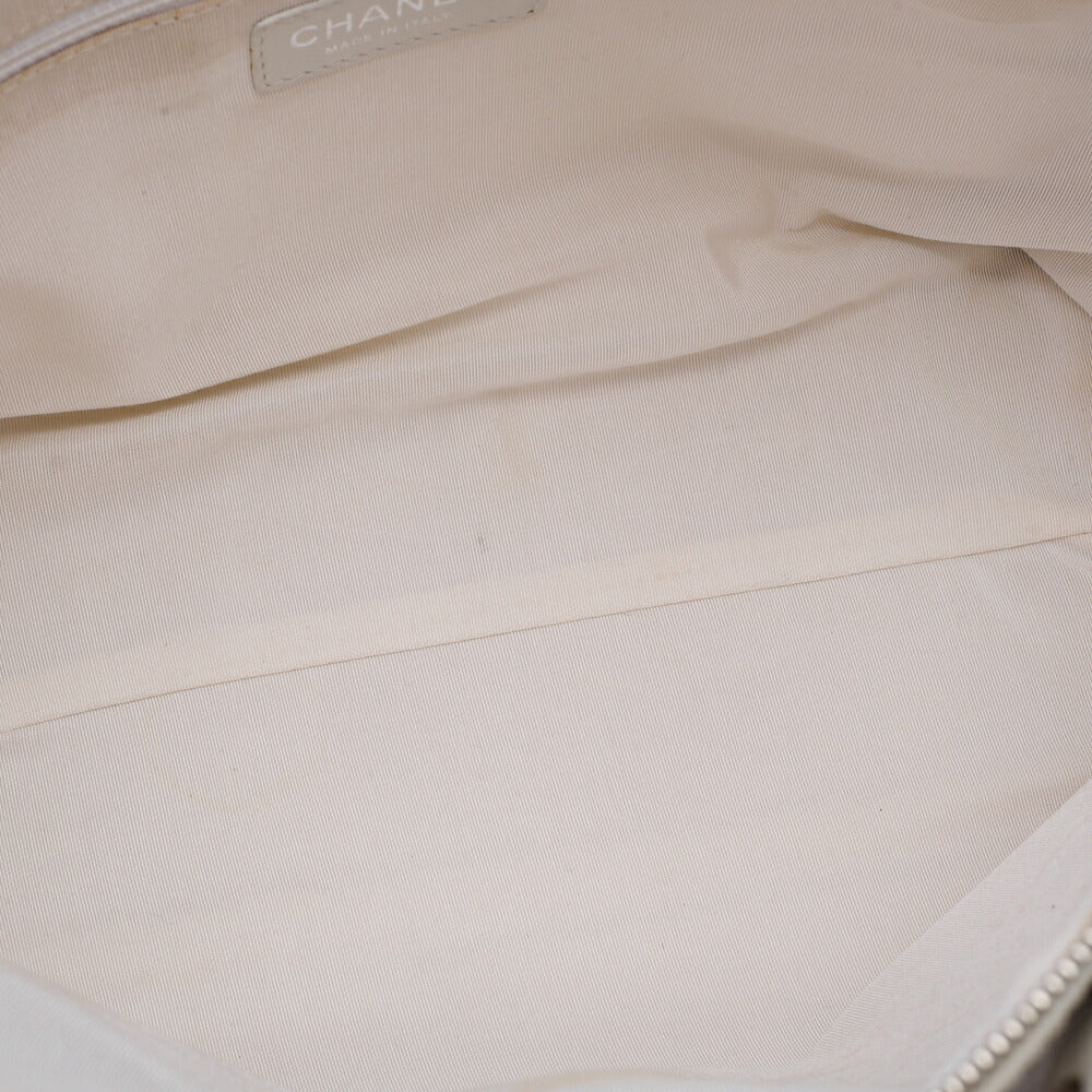 CHANEL Tote Bag Matelasse Calfskin White Silver-Tone Hardware Pre-Owned - Vintage La Charme