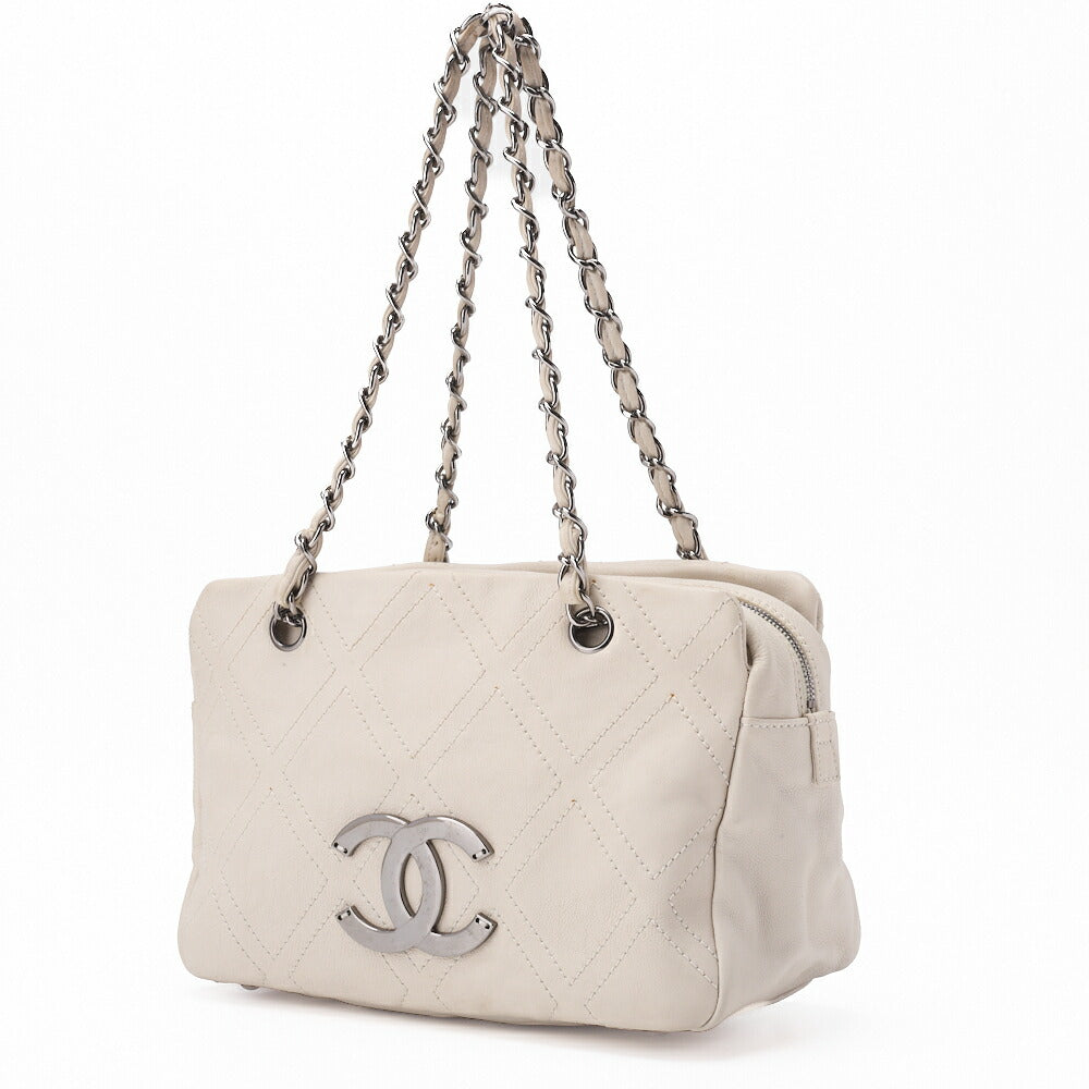 CHANEL Chain Shoulder Bag Wild Stitch Calfskin White Silver-Tone Hardware Pre-Owned - Vintage La Charme