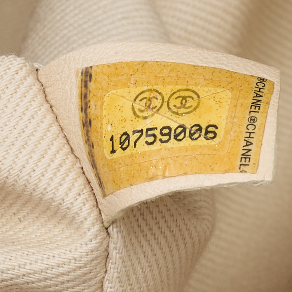 CHANEL Chain Shoulder Bag Wild Stitch Calfskin White Silver-Tone Hardware Pre-Owned - Vintage La Charme