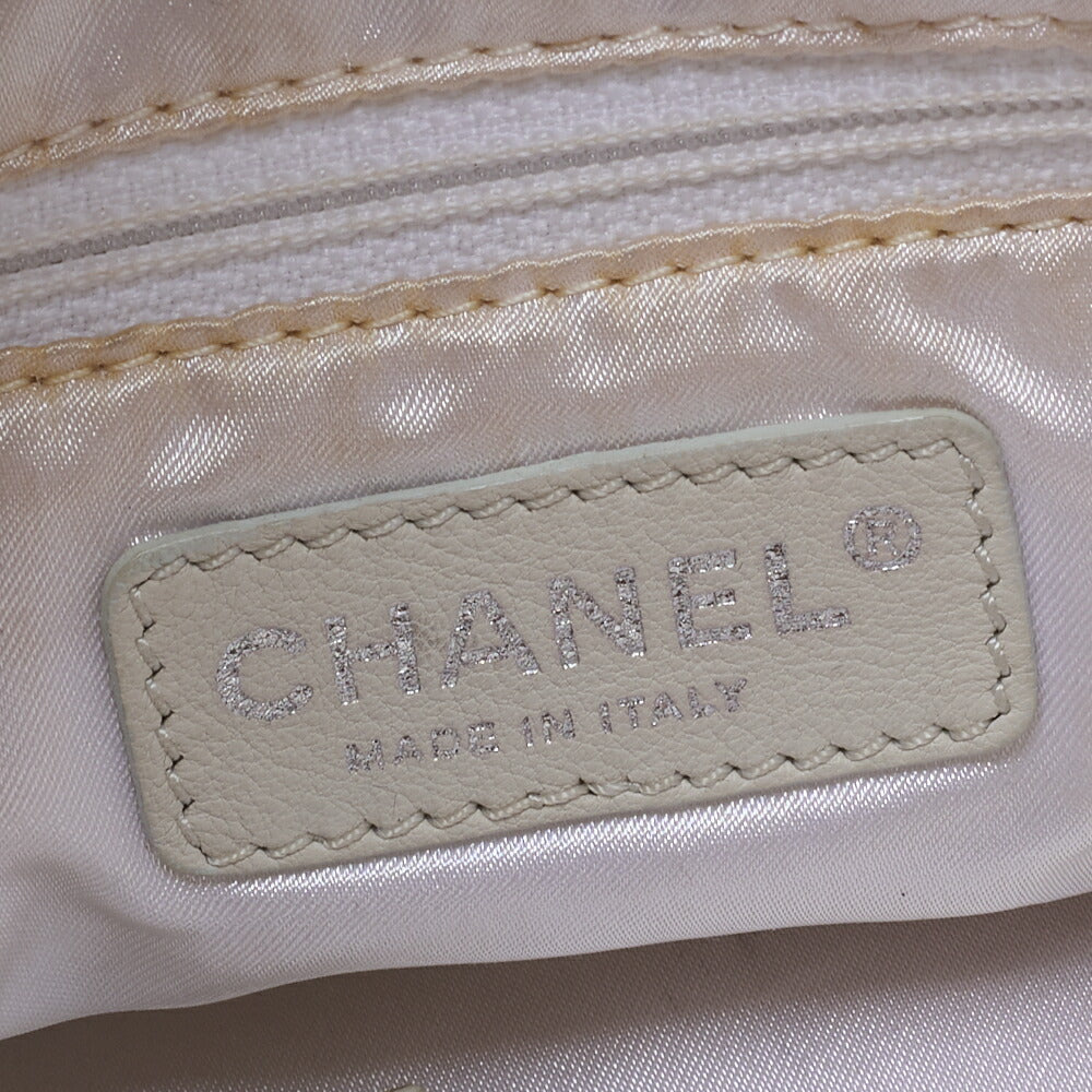 CHANEL Shoulder Bag, Matelasse, Coco Charm, Calfskin, White, Silver-Tone Hardware, Pre-Owned - Vintage La Charme