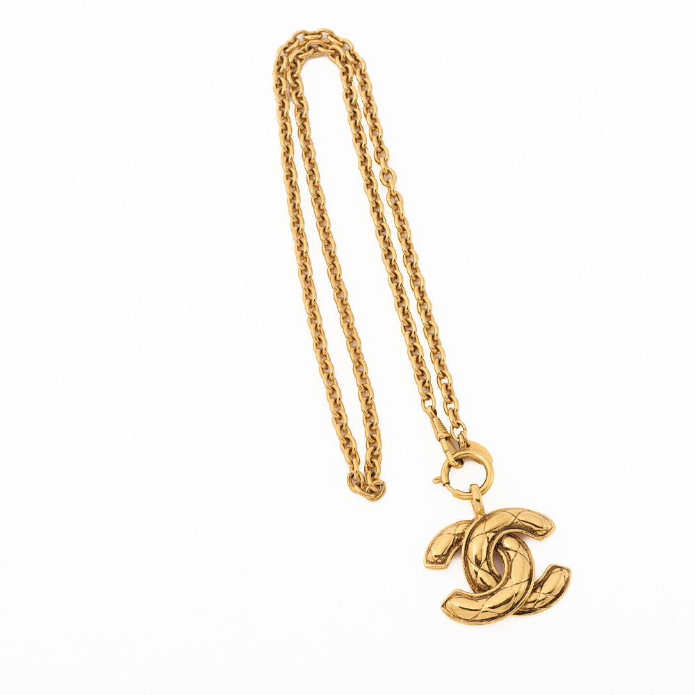 CHANEL Necklace, Coco Mark Matelasse, Gold-Plated, Gold, Gold-Tone Hardware, Pre-Owned - Vintage La Charme