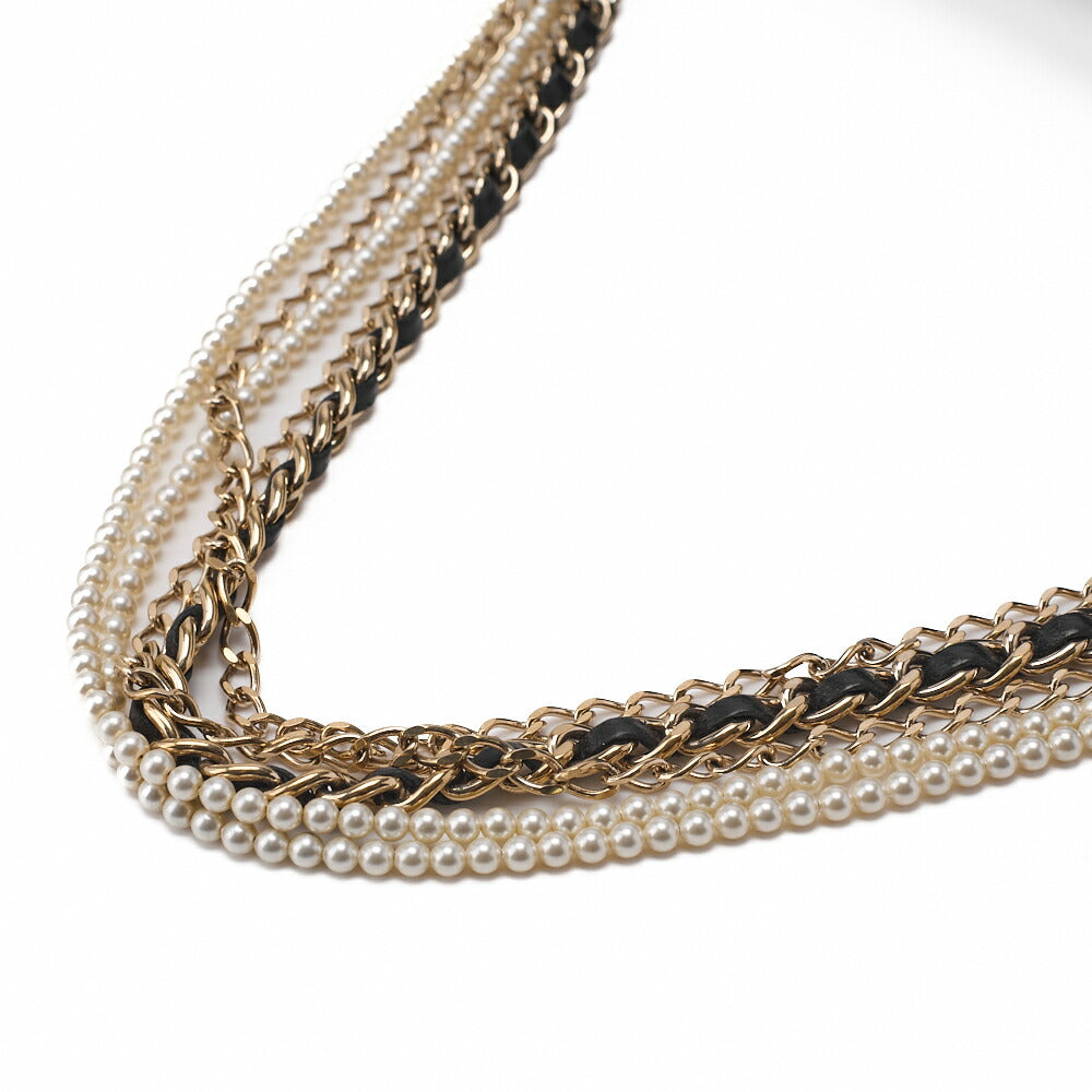 Chanel Shoulder Bag Matelasse Lambskin Black Gold-Tone Hardware Pre-Owned - Vintage La Charme