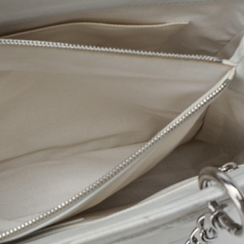 CHANEL Shoulder Bag Matelasse Caviar Skin White Silver-Tone Hardware Pre-Owned - Vintage La Charme