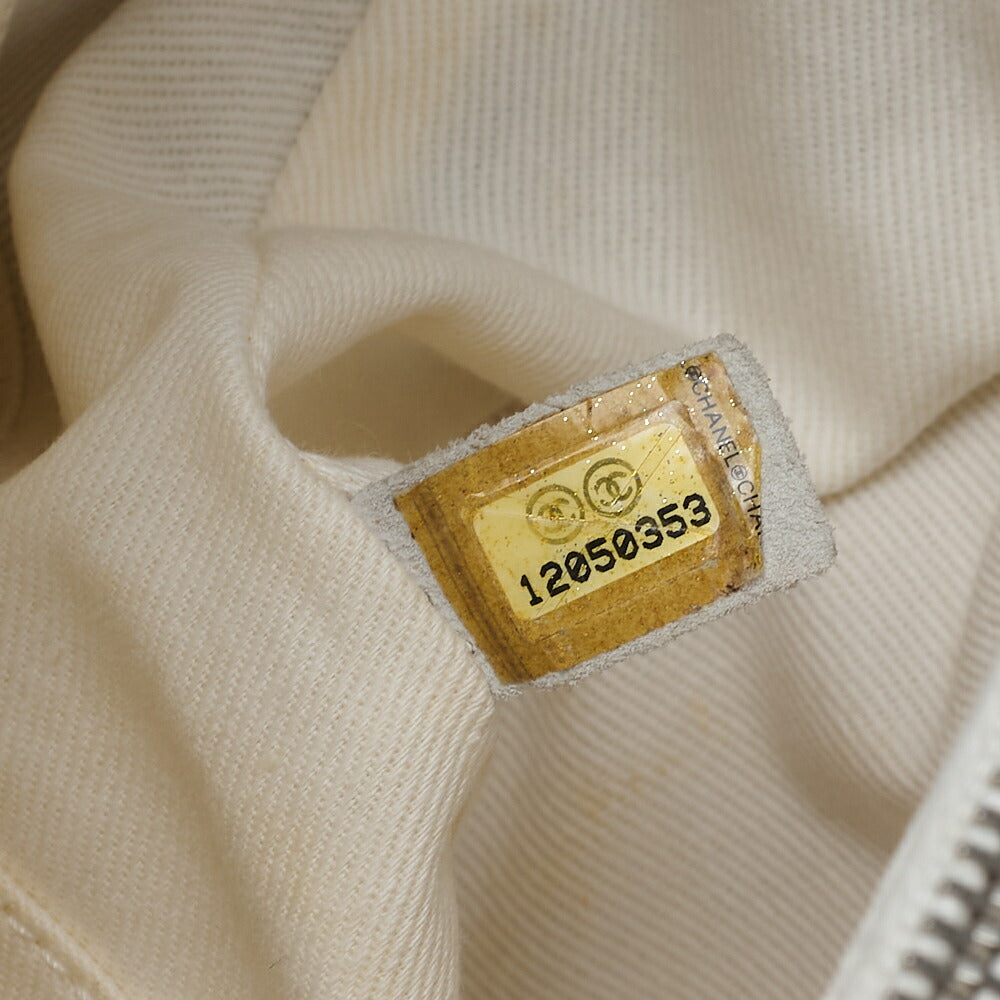 CHANEL Shoulder Bag Matelasse Caviar Skin White Silver-Tone Hardware Pre-Owned - Vintage La Charme