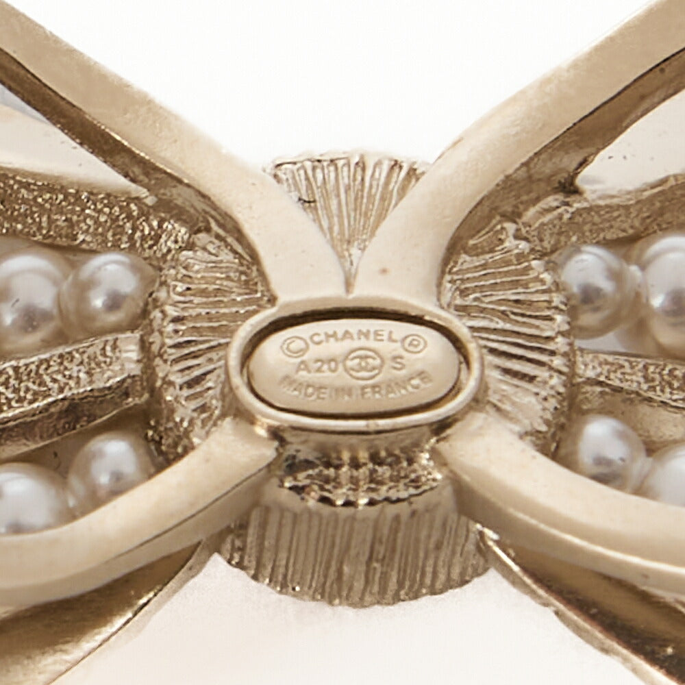 CHANEL Brooch Ribbon Coco Mark Pearl Rhinestone Gold-Plated Gold-Tone Hardware Pre-Owned - Vintage La Charme