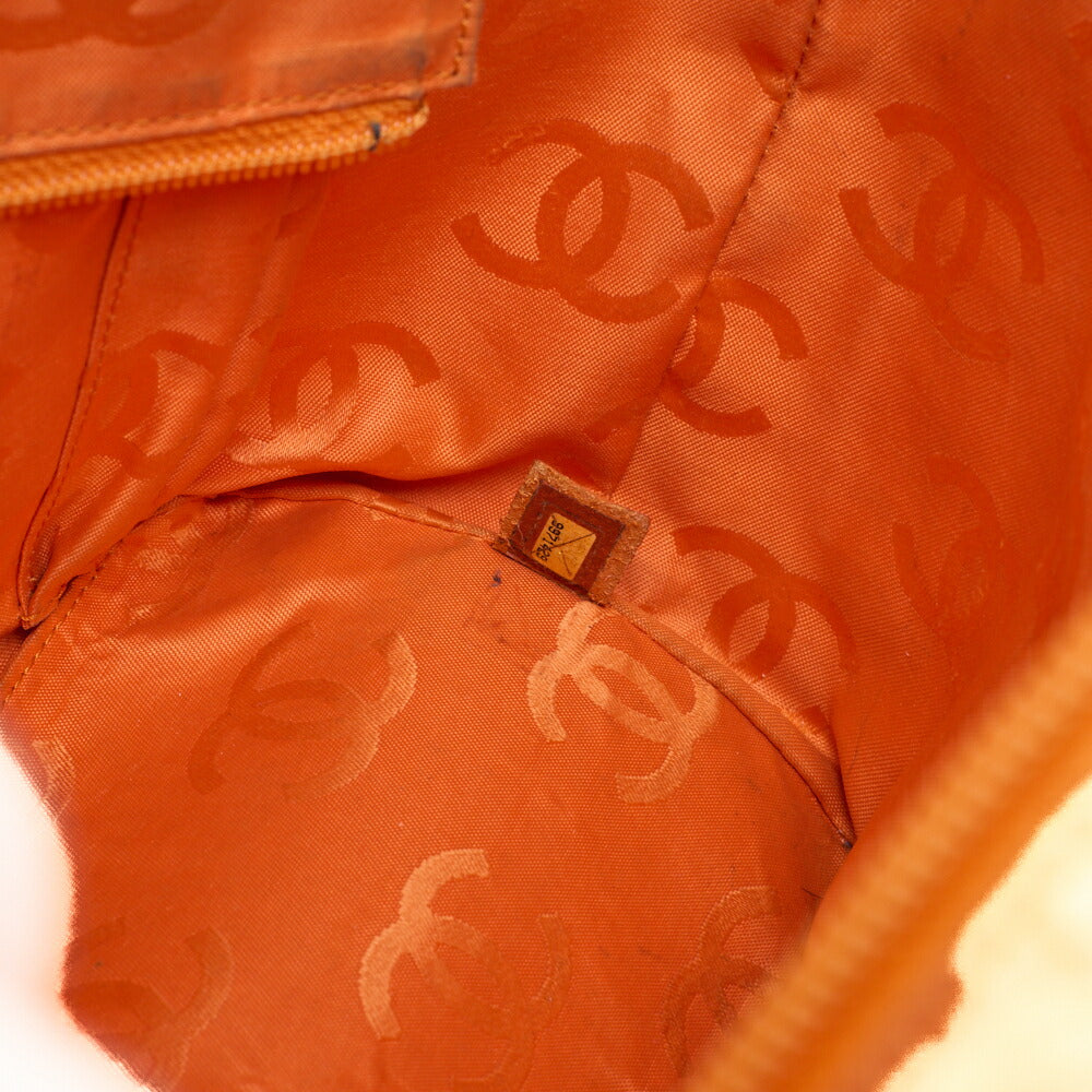 CHANEL Tote Bag Matelasse Calfskin Python White Silver-Tone Hardware Pre-Owned - Vintage La Charme