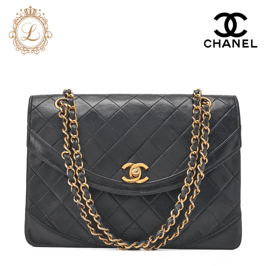 CHANEL Chain Shoulder Bag Matelassé Lammleder Schwarz Goldfarbene Hardware Pre-Owned