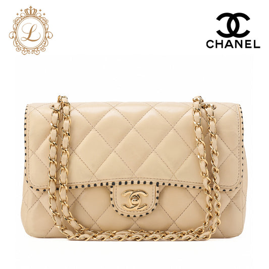CHANEL Chain Shoulder Bag Matelasse Lambskin Beige Gold-Tone Hardware Pre-Owned - Vintage La Charme