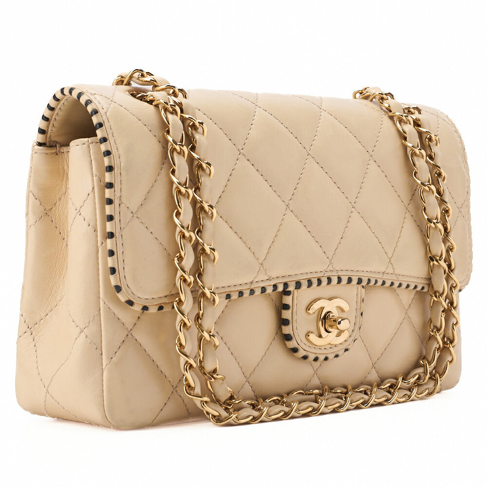 CHANEL Chain Shoulder Bag Matelasse Lambskin Beige Gold-Tone Hardware Pre-Owned - Vintage La Charme