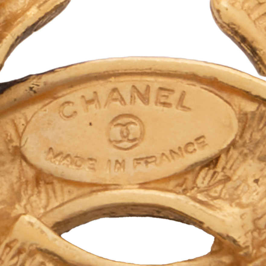CHANEL Brooch, Coco Mark, Matelasse, Gold Plated, Gold, Gold-Tone Hardware, Pre-Owned - Vintage La Charme