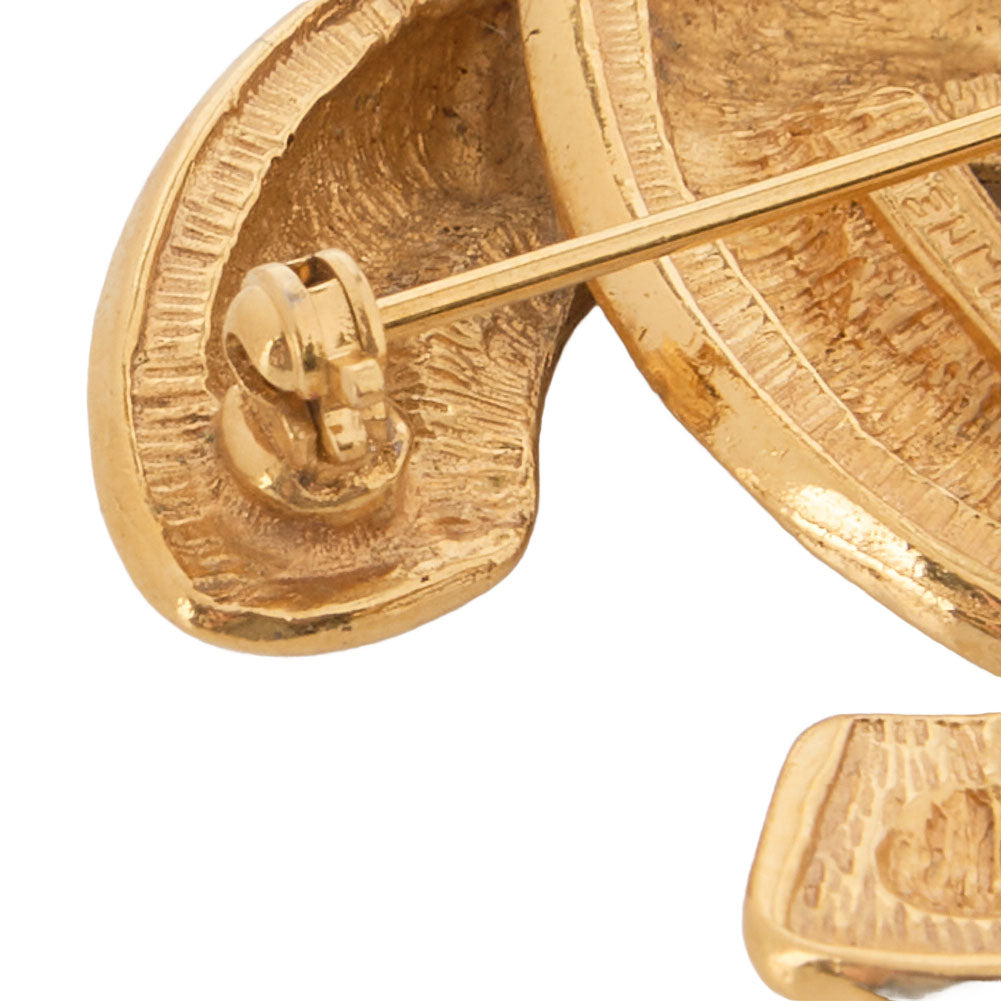 CHANEL Brooch, Coco Mark, Matelasse, Gold Plated, Gold, Gold-Tone Hardware, Pre-Owned - Vintage La Charme