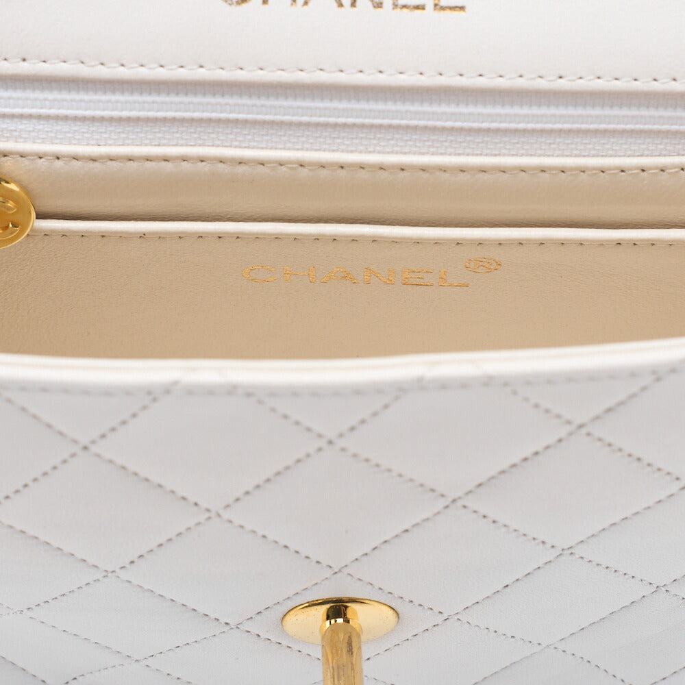CHANEL Chain Shoulder Bag Mini Matelasse 18cm Lambskin White Single Flap Turnlock Gold-Tone Hardware, Pre-Owned