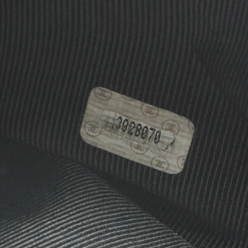 CHANEL Schultertasche, Matelassé-Außenklappe, Kaviarhaut, Schwarz, goldfarbene Metallteile, gebraucht